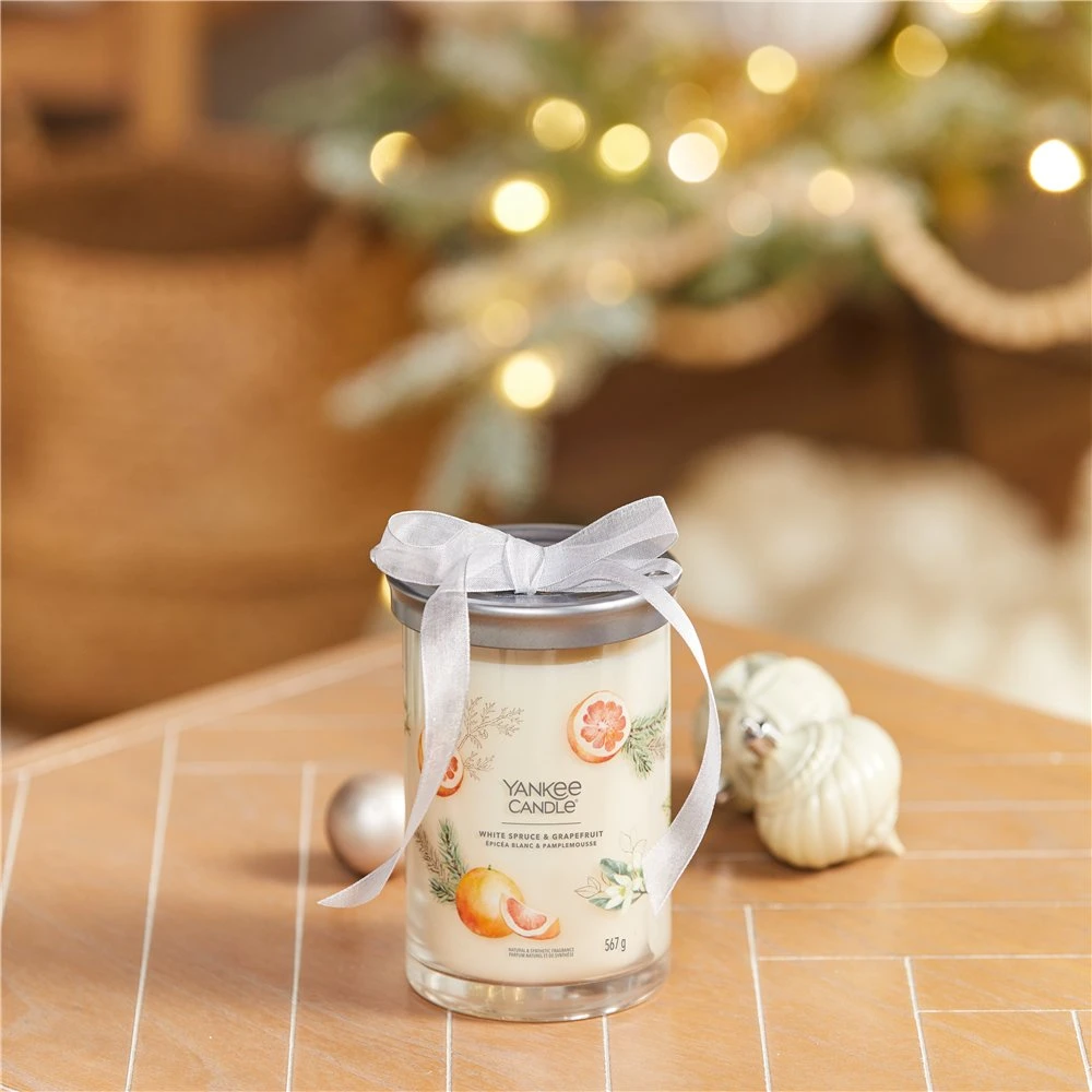 Yankee Candle Baltas Eglė ir greipfrutas 567 g