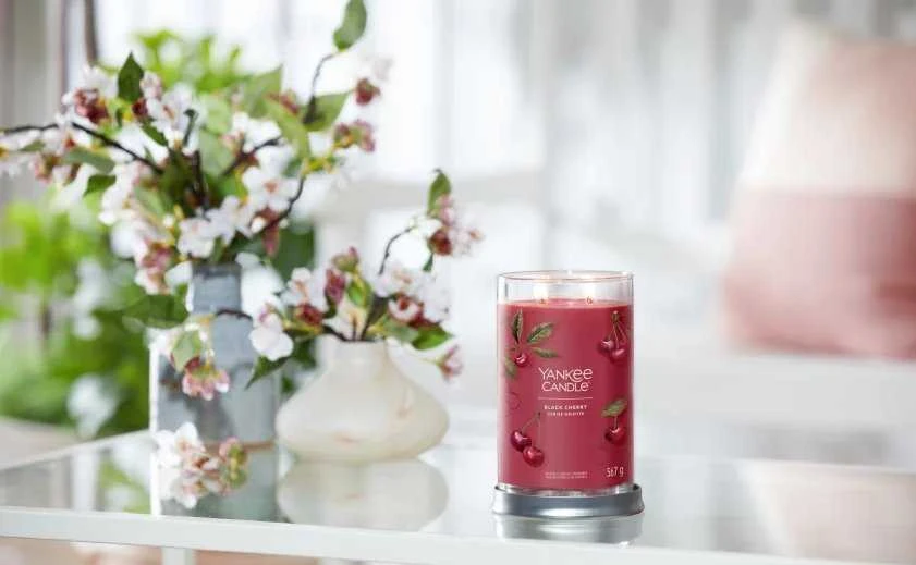 Yankee Candle Aromatinė žvakė Signature tumbler large Juodas Cherry 567 g