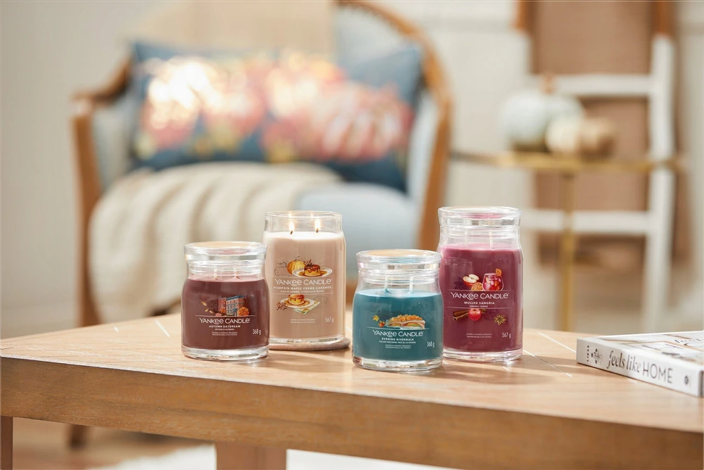 Yankee Candle Aromatinė žvakė Signatūrinė stiklinė didelė Autumn Daydream 567 g