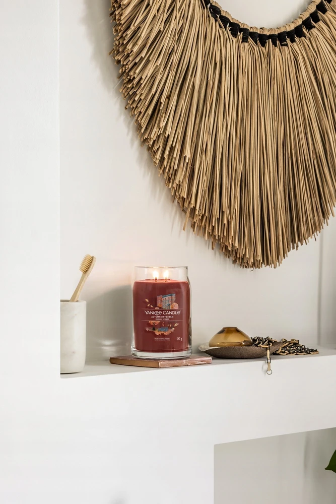 Yankee Candle Aromatinė žvakė Signatūrinė stiklinė didelė Autumn Daydream 567 g
