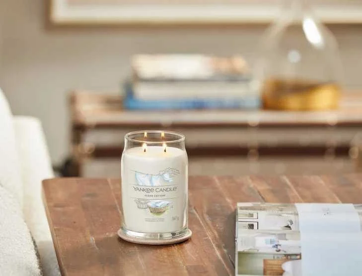 Yankee Candle Signature Clean Cotton kvapni žvakė, 411 g