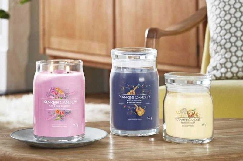 Yankee Candle Aromatinė žvakė "Signature large glass" Akvarelinis dangus 567 g