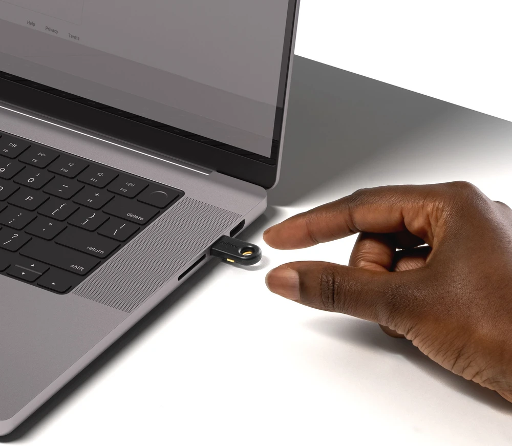 Apsaugos raktas - Yubico YubiKey 5C FIPS USB-C juodas