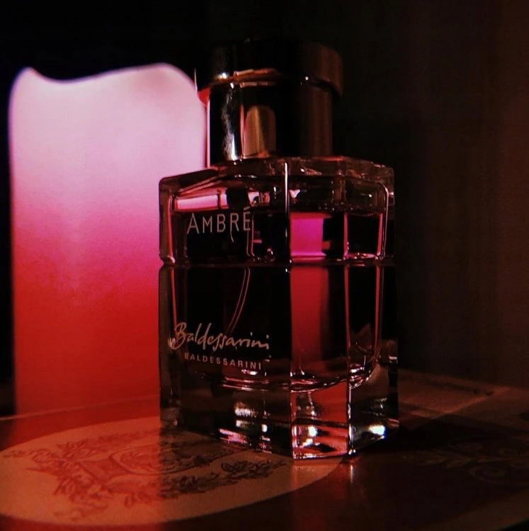 Baldessarini Ambré EDT rinkinys vyrams (EDT 50 ml + Dušo želė 200 ml)