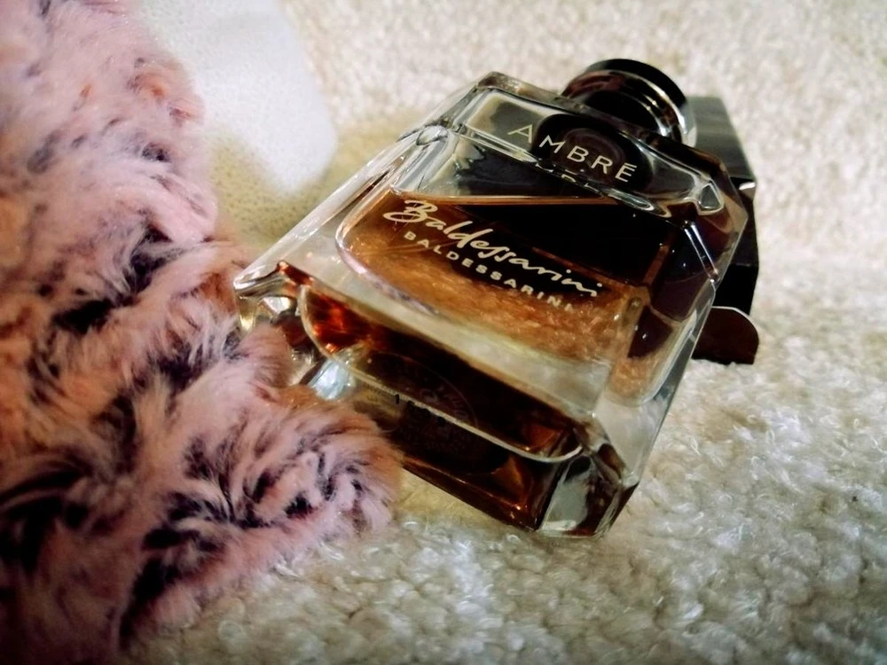 Baldessarini Ambré EDT rinkinys vyrams (EDT 50 ml + Dušo želė 200 ml)