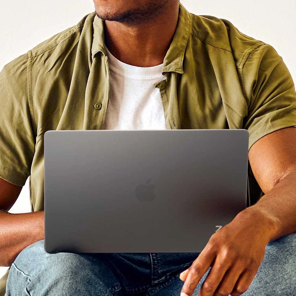 Zagg Hardshell do MacBook Air 13" M2 (2022) / M3 (2024) / M4 (2025) smoke