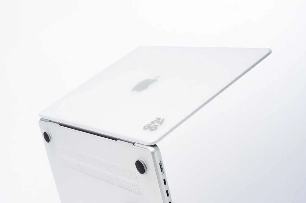 ZAGG kietas apsauginis dėklas „MacBook Pro 16“ M1 / M2 / M3 / M4“ (skaidrus)