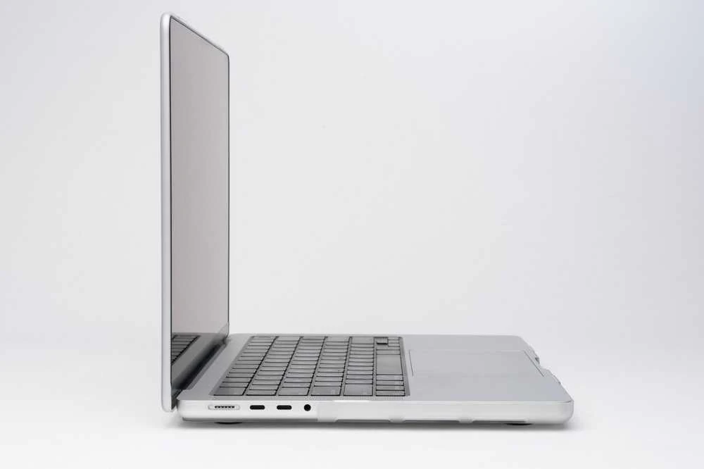ZAGG kietas apsauginis dėklas „MacBook Pro 16“ M1 / M2 / M3 / M4“ (skaidrus)