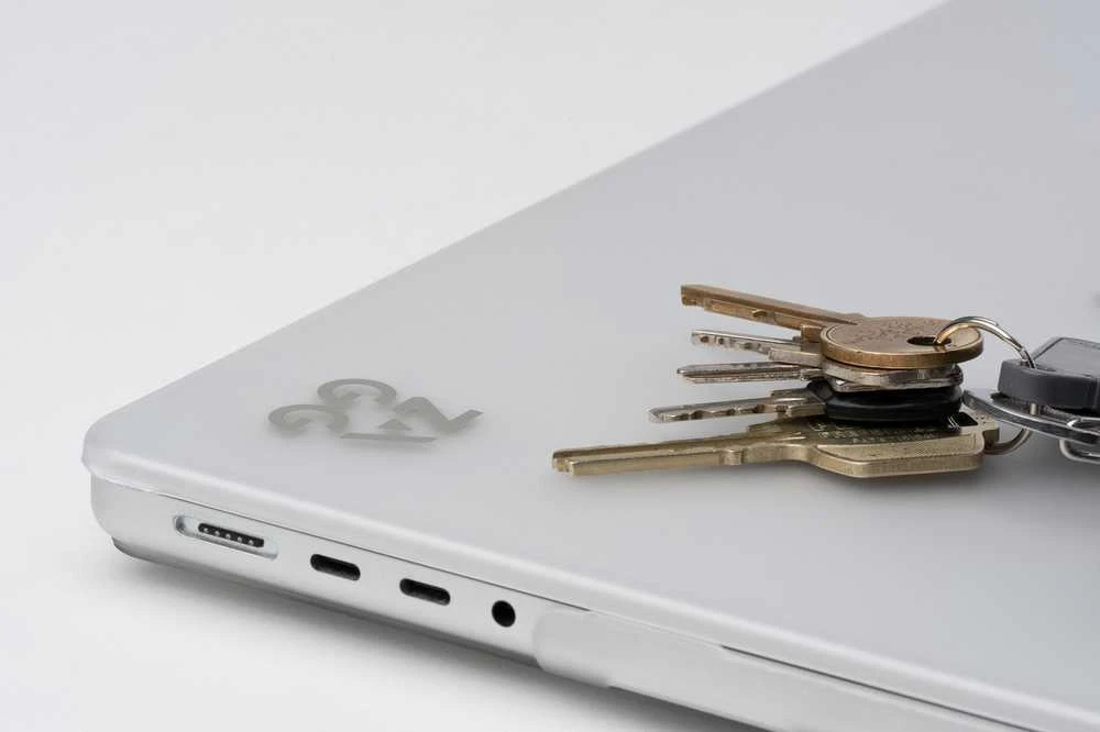 ZAGG kietas apsauginis dėklas „MacBook Pro 16“ M1 / M2 / M3 / M4“ (skaidrus)