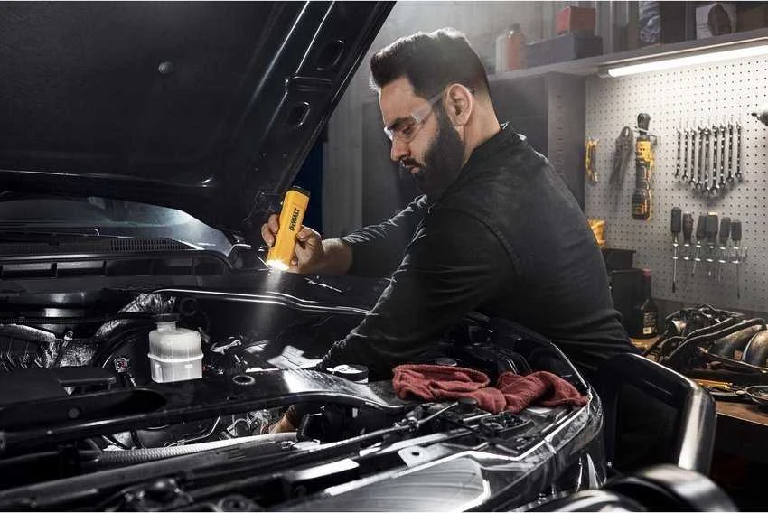 Prožektorius DeWalt DCL183-XJ; LED; 400 lm; 3,6 V; 1x3,0 Ah akum.
