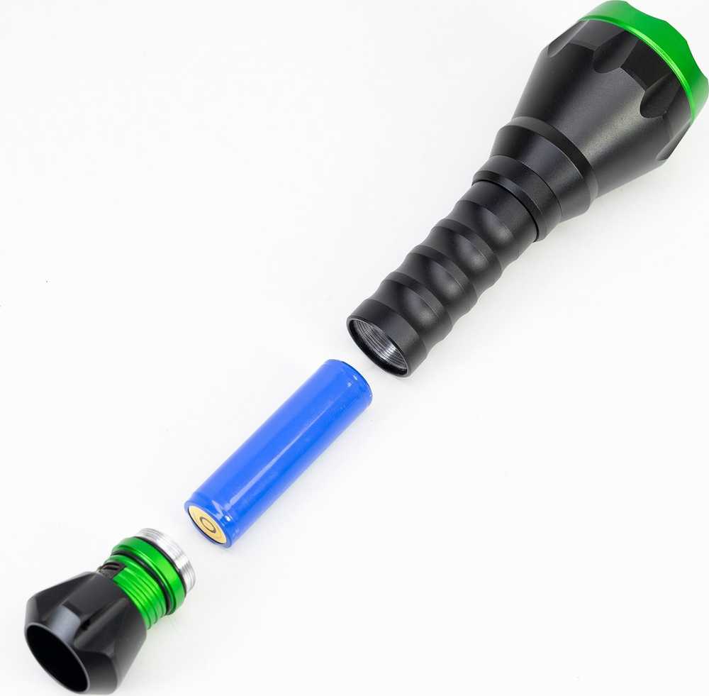 PNI Adventure F750 aliumininis žibintuvėlis su žalia šviesa, LED 10W, 500 lm, iki 850 m, IP44, komplekte 4000mAh baterija, įkrovimas per USB Type-C, žalia šviesa puikiai tinka medžioklei