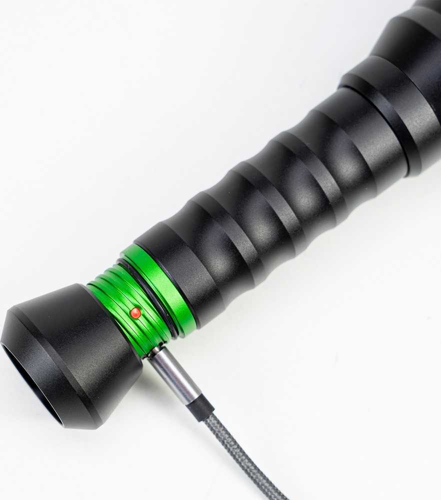 PNI Adventure F750 aliumininis žibintuvėlis su žalia šviesa, LED 10W, 500 lm, iki 850 m, IP44, komplekte 4000mAh baterija, įkrovimas per USB Type-C, žalia šviesa puikiai tinka medžioklei
