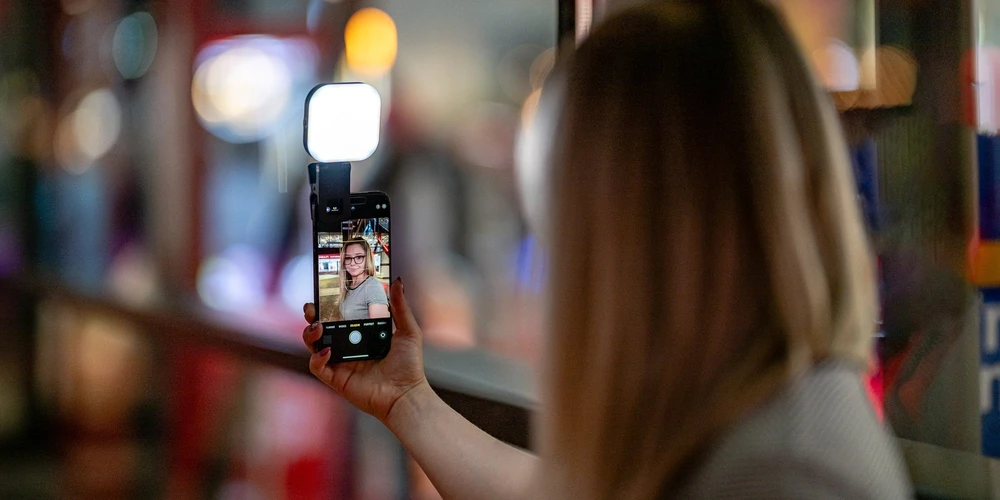 Newell Sunny LED šviestuvas išmaniajam telefonui
