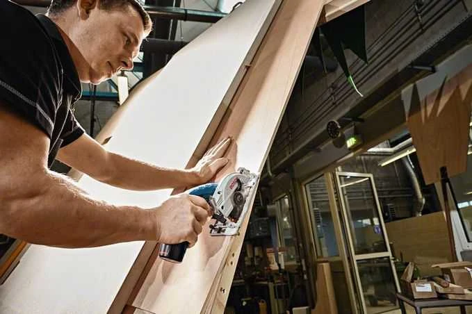 Akumuliatorinis diskinis pjūklas Bosch GKS 12V-26, be akumuliatoriaus ir kroviklio