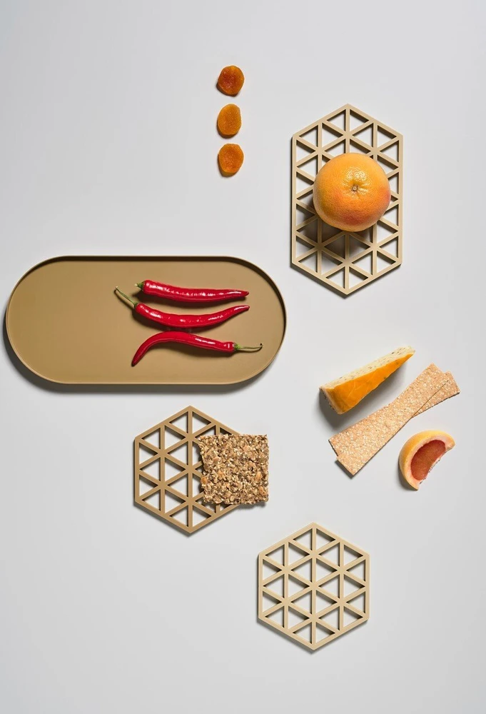 Zone Padėkliukas po lėkštėmis Triangles 24 cm Warm Sand (12430)