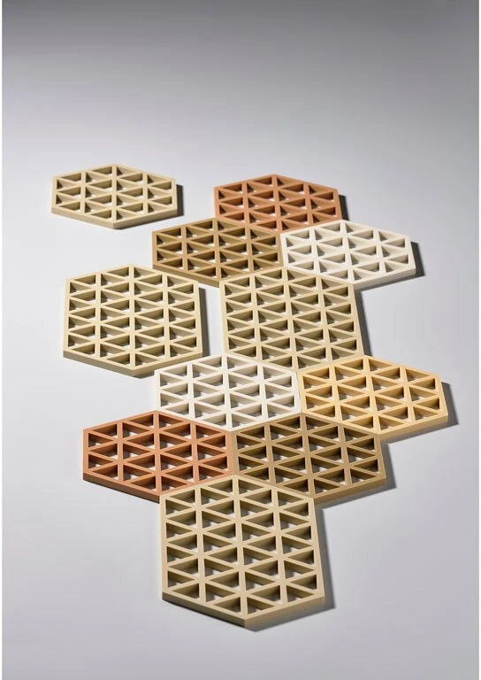 Zone Padėkliukas po lėkštėmis Triangles 24 cm Warm Sand (12430)