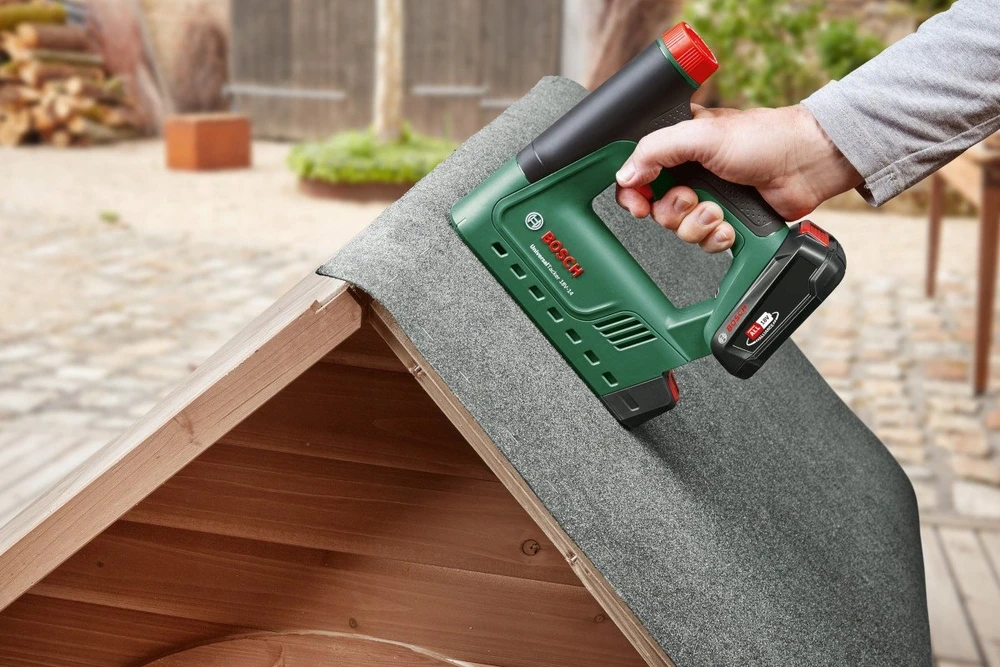 Bosch Akumuliatorinis segiklis UniversalTacker18V-14 be akumuliatoriaus ir kroviklio