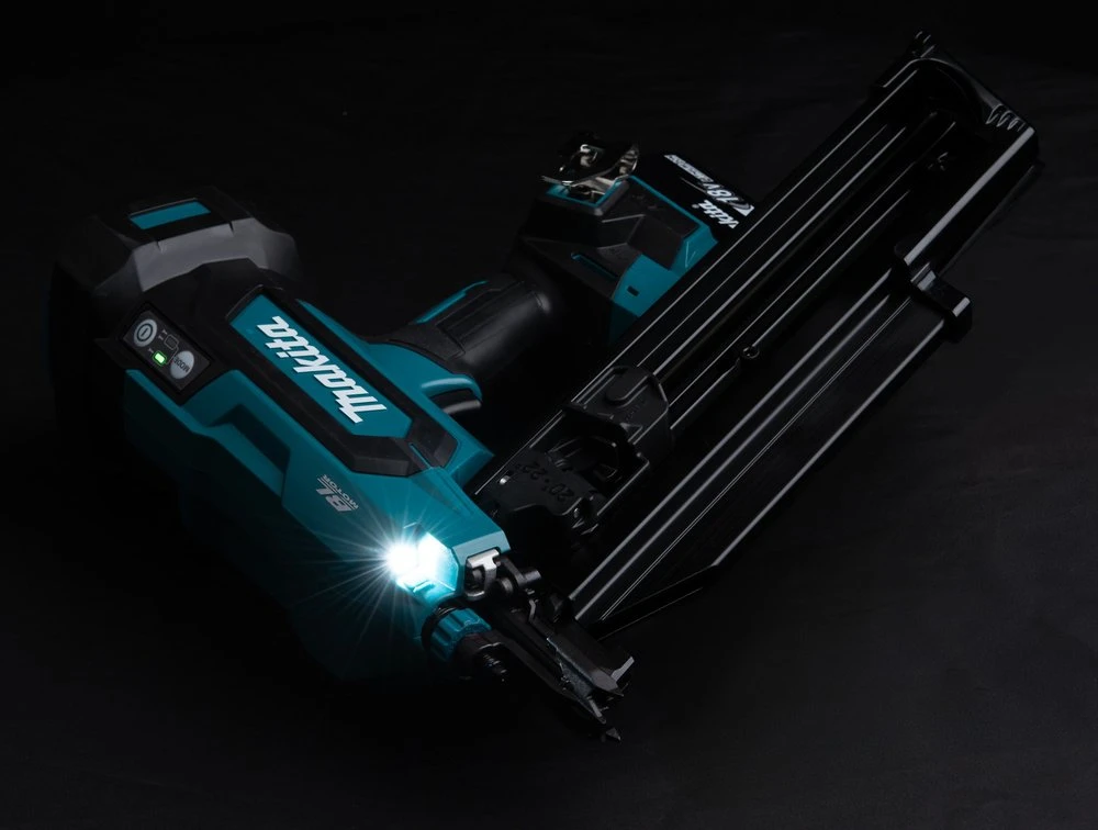 Akumuliatorinė viniakalė MAKITA 18V 21° 50-90mm