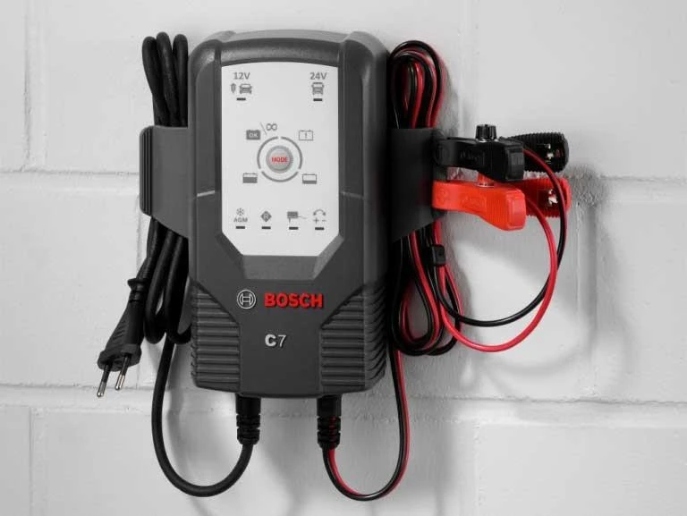 Automatinis akumuliatoriaus įkroviklis Bosch C70 0189911070