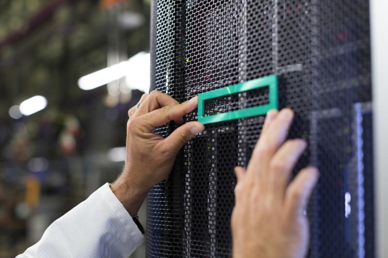 Hewlett Packard (HP) HP E DL38X Gen10 12Gb SAS plėtinys kortelė rinkinys su kabeliais iki 24 SFF