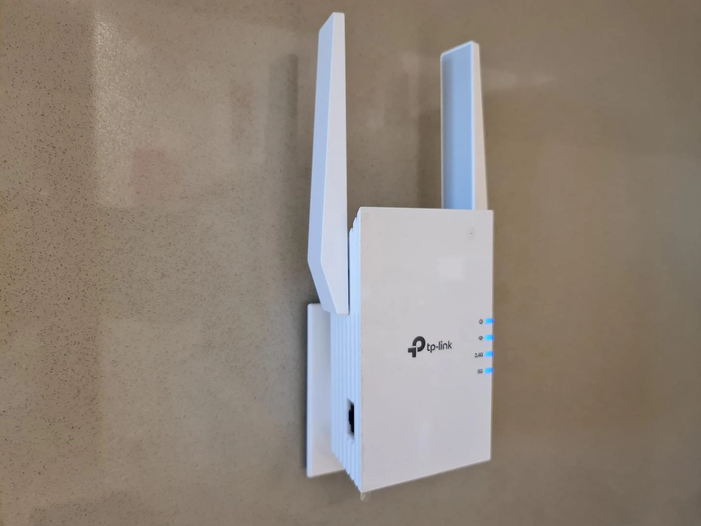 TP-LINK | Range Extender | RE605X | 802.11ax | Tinklelio atramos Nr. | 574+1201 Mbit/s | 10/100/1000 Mbit/s | Ethernet LAN (RJ-45) jungtys 1 | Nėra mobiliojo plačiajuosčio ryšio | MU-MiMO Nr. | Antenos tipas 2x išorinė