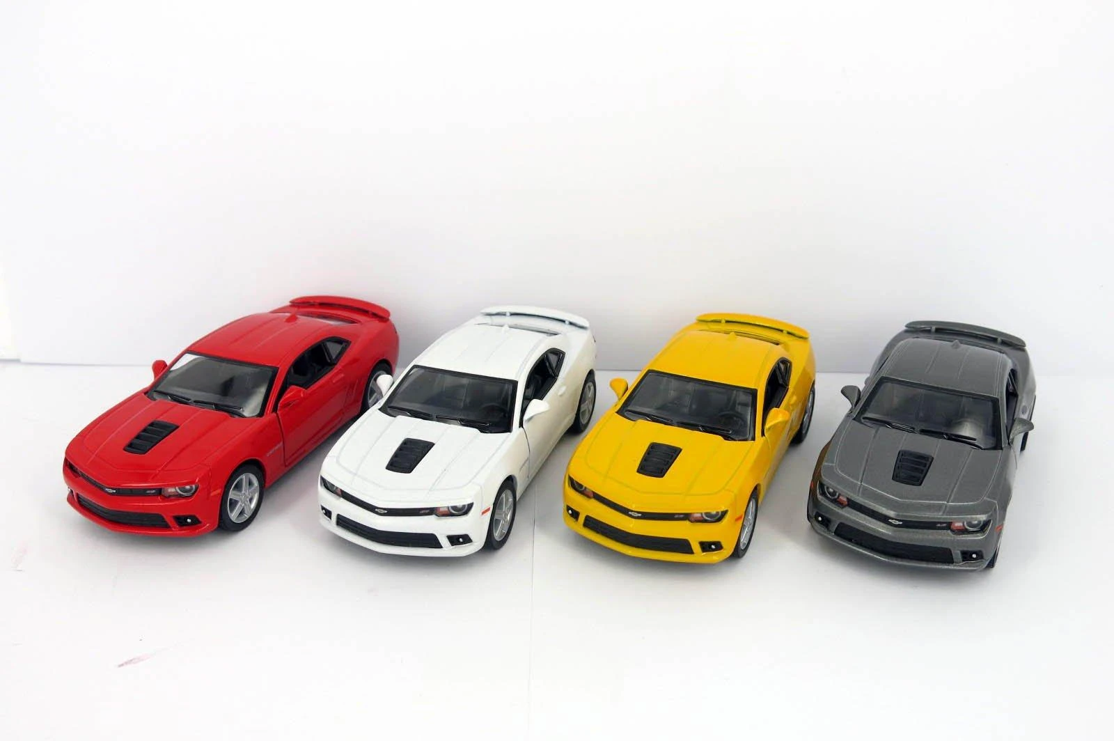 KINSMART Automobilis 2014 CHEVROLET CAMARO, 1:38