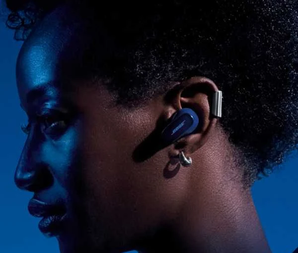 Bose QuietComfort Ultra Earbuds neono apšvietime