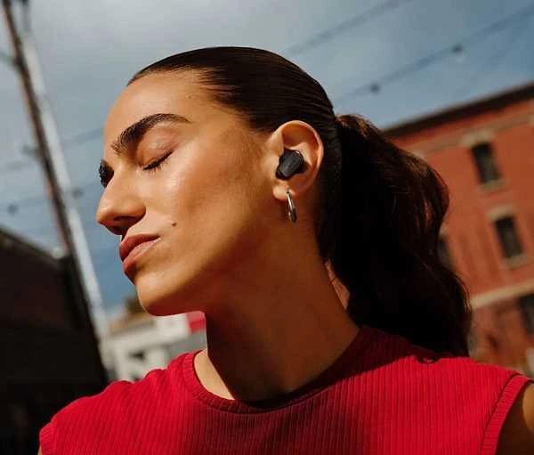 Bose QuietComfort Ultra ausinės, naudojimas lauke