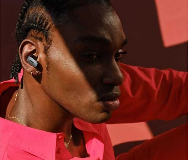 Bose QuietComfort Ultra Earbuds vyro ausyje