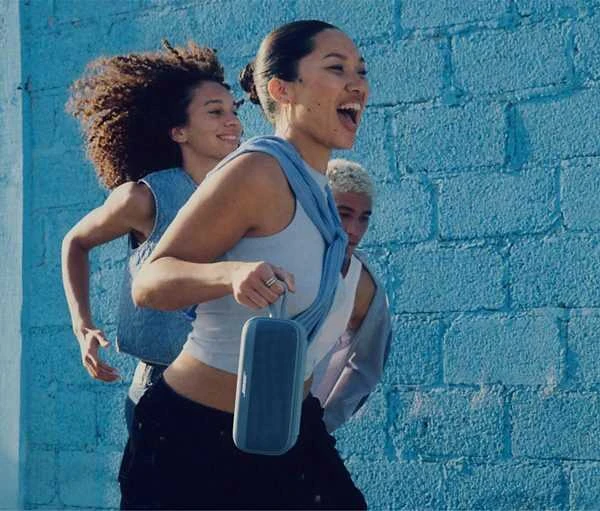 Nešiojama garso kolonėlė Bose SoundLink Plus Portable, melsvos spalvos