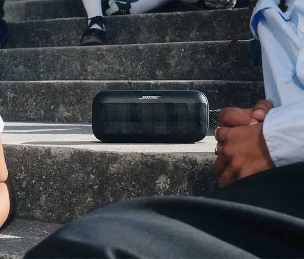 Nešiojama garso kolonėlė Bose SoundLink Plus Portable, juodos spalvos