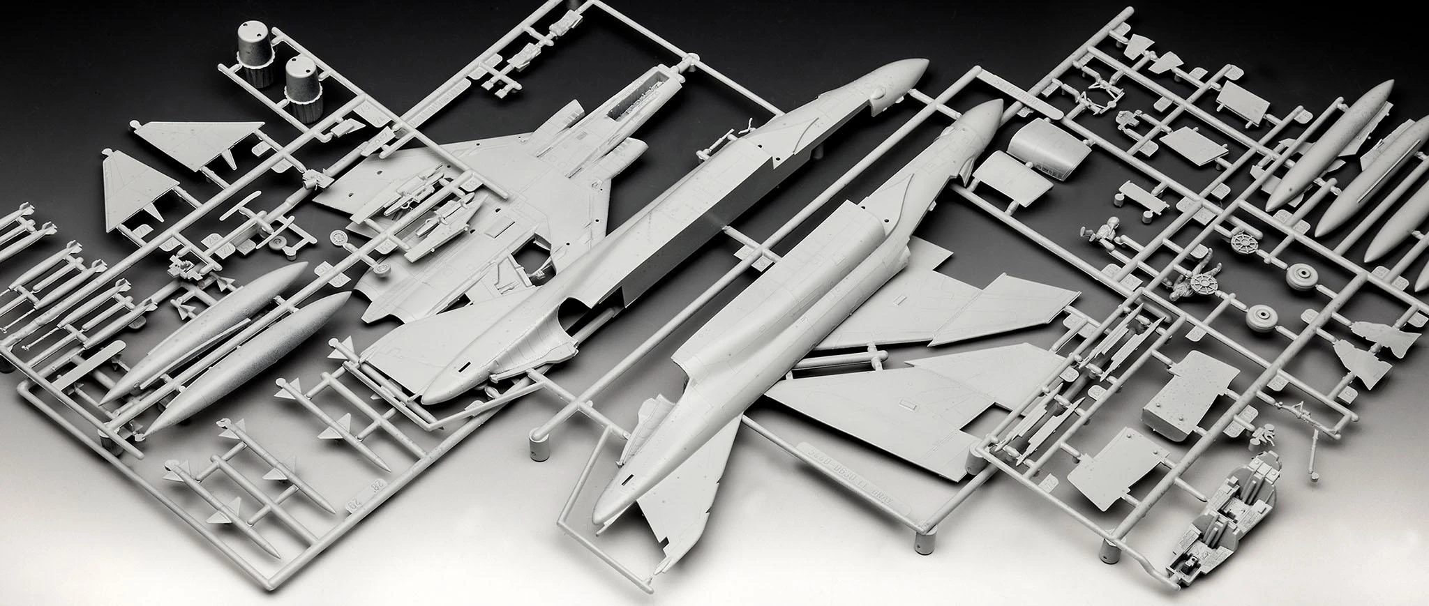 REVELL modelis F-4J Phantom II 1:72, 3941