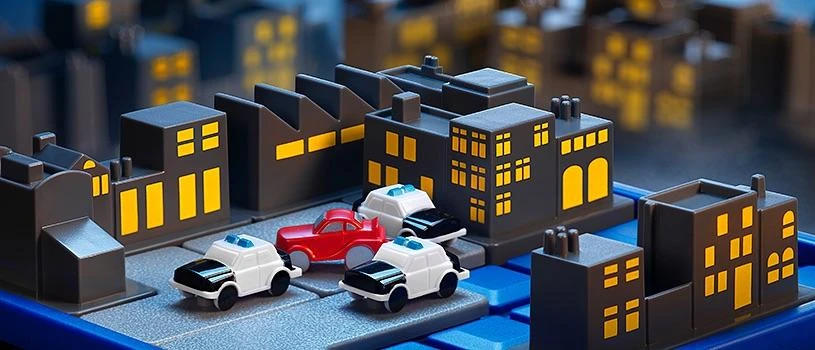 Iuvi Games SMART GAMES žaidimas Kelių policijos paštas, SG250