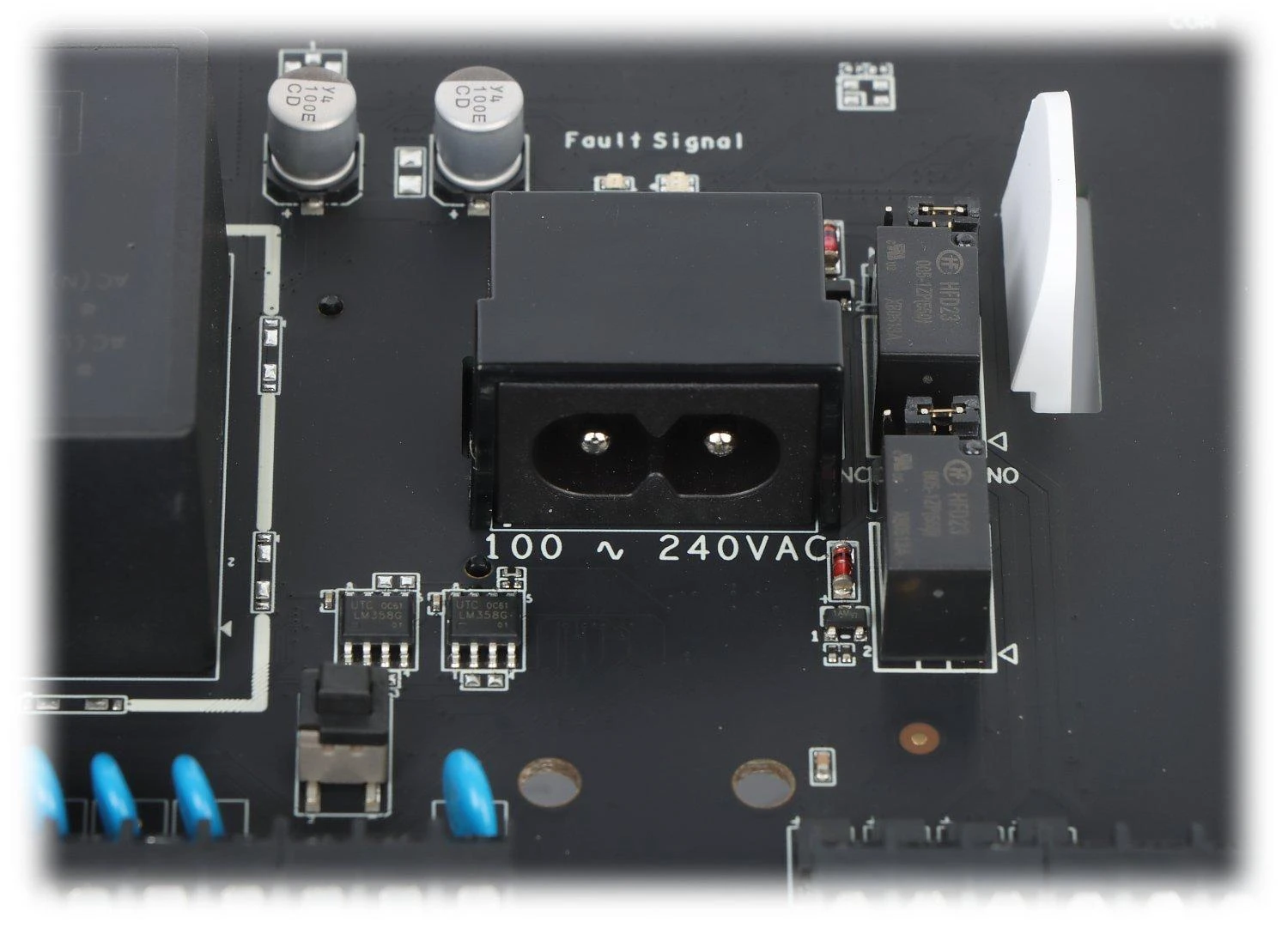 Hikvision kelių įvesčių siųstuvas DS-PM1-I16O2-WE AX PRO