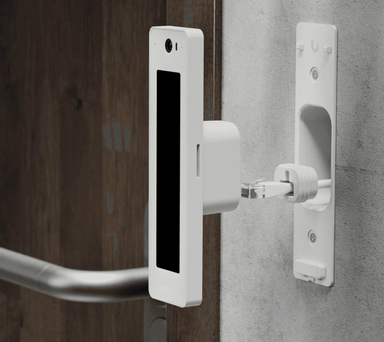 UBIQUITI G3 READER PRO Juodas. TREČIOS KARTOS NFC SKAITYTUVAS IR DOMOSO ĮRENGINYS, NAUDOJAMAS VIDUJE IR LAUKE, SU „APPLE TOUCH PASS“ PALAIKYMU. aprašymas - Prekės nuotrauka