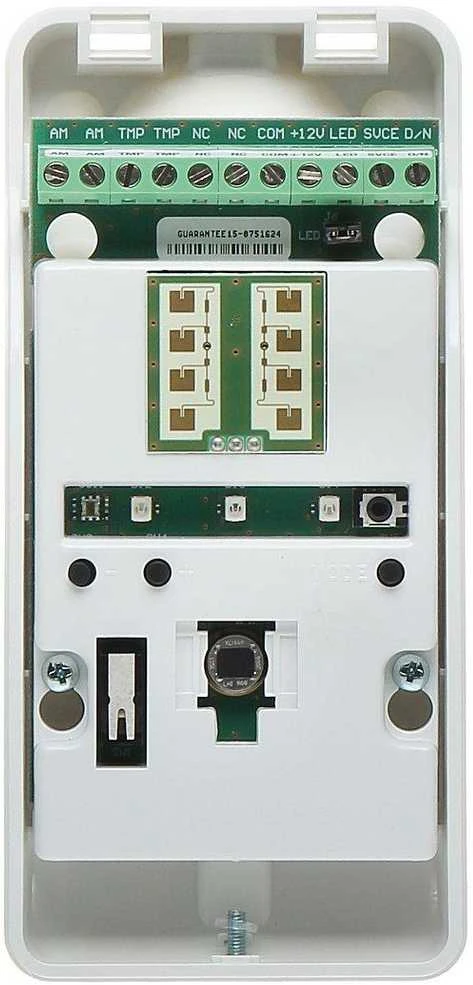 DVIGUBOS TECHNOLOGIJOS DETEKTORIUS: MIKROBANGŲ + PIR OPAL-PLUS SATEL