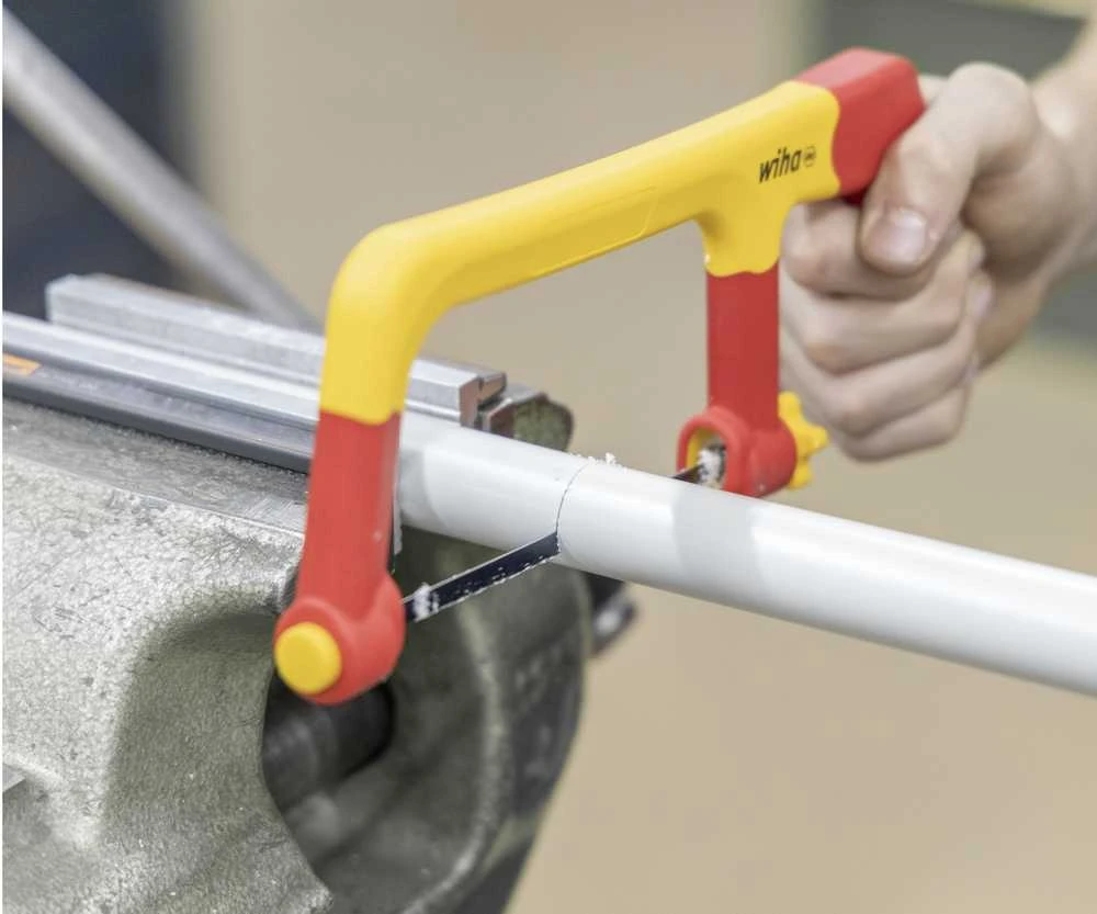 Metalinis pjūklas elektrikui WIHA , izoliuotas su trimis ašmenimis (150 mm)