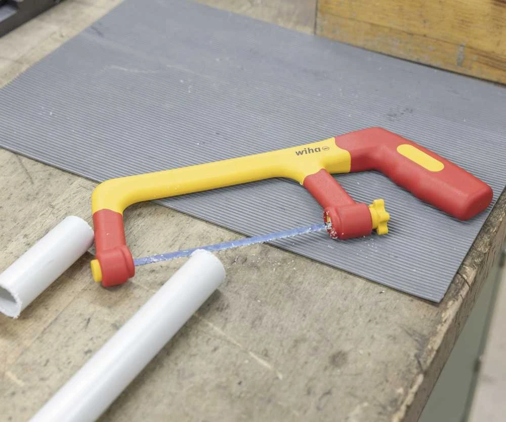 Metalinis pjūklas elektrikui WIHA , izoliuotas su trimis ašmenimis (150 mm)