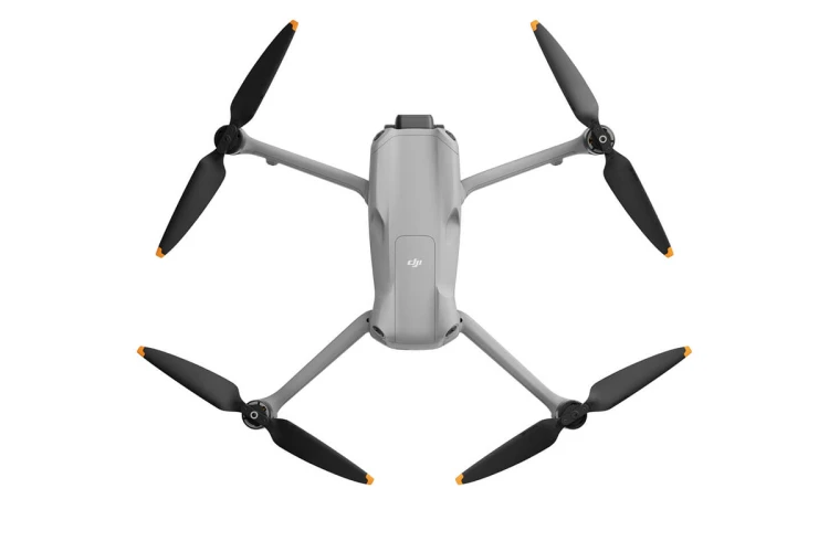 Dronas DJI Air 3 Fly More Combo su DJI RC-N2 valdymo pultu