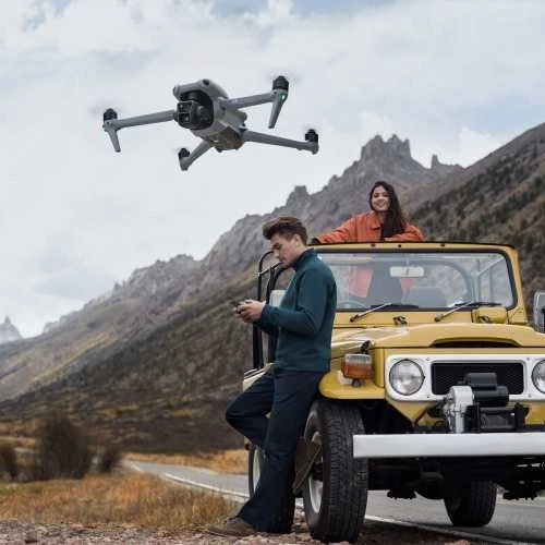 Dronas DJI Air 3 Fly More Combo su DJI RC-N2 valdymo pultu