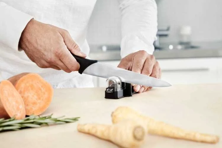 Galąstuvas peiliams Fiskars Essential Roll Sharp 1023811