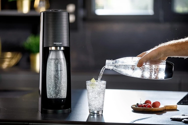 Gėrimų gaminimo aparatas SodaStream Terra juodas +2 buteliukai