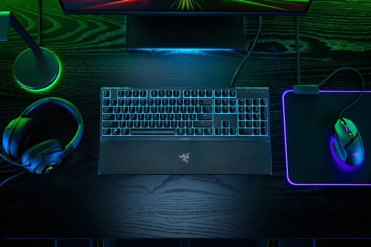Razer Ornata V3 X Laidinė žaidimų klaviatūra USB, RGB LED, US, Silent Membrane Switches Juoda (SPEC)
