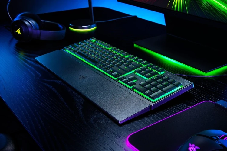 Razer Ornata V3 X Laidinė žaidimų klaviatūra USB, RGB LED, US, Silent Membrane Switches Juoda (SPEC)