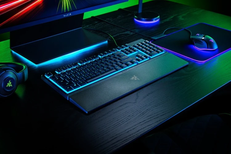 Razer Ornata V3 X Laidinė žaidimų klaviatūra USB, RGB LED, US, Silent Membrane Switches Juoda (SPEC)