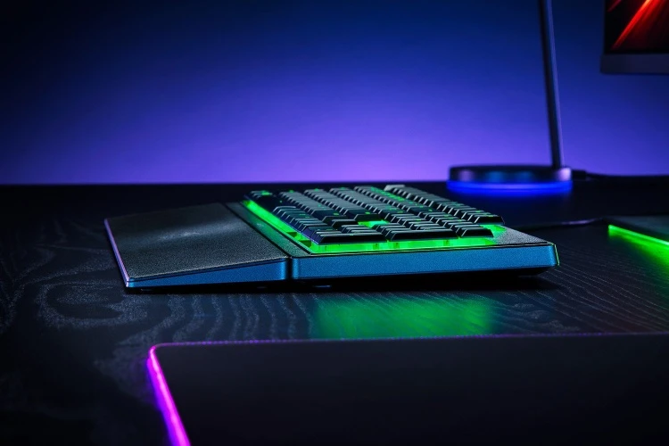 Razer Ornata V3 X Laidinė žaidimų klaviatūra USB, RGB LED, US, Silent Membrane Switches Juoda (SPEC)