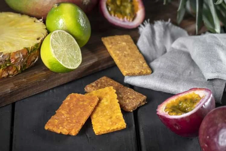 Tropicks Džiovintų ananasų, pasiflorų batonėlis, 20 g