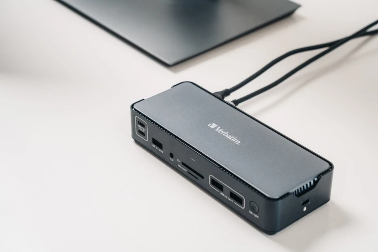 VERBATIM USB-C Pro įkrovimo stotelė, 15 prievadų, CDS-15