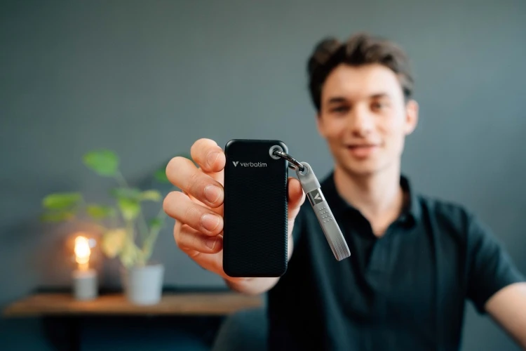 Kietasis diskas Verbatim diskas SSD 1TB - raktų pakabukas su laidu USB 3.2 gen.2 juodos ir pilkos spalvos 32190