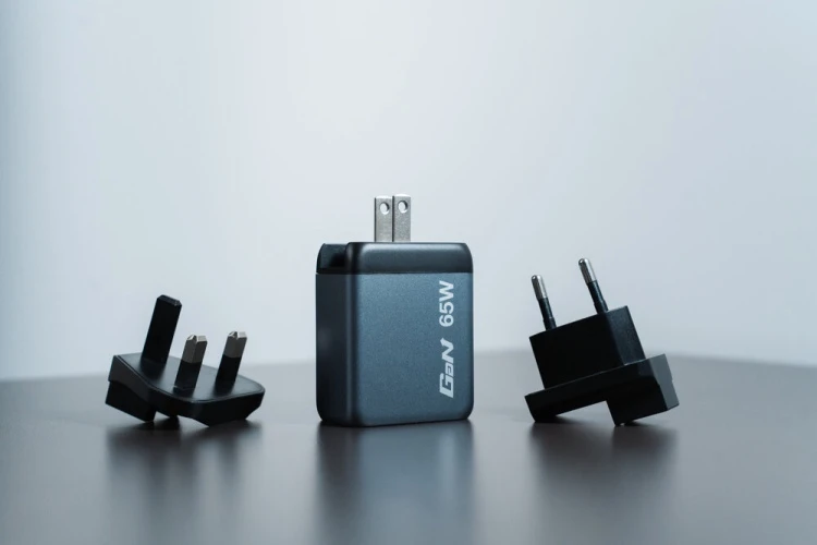Verbatim GNC-65 GAN CHARGER 3 PORT 65W/U